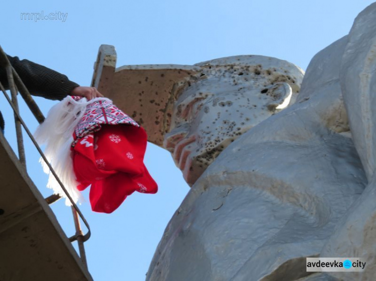 Стиль и уникальный орнамент: мариупольского "Сталевара" приодели к зиме (ФОТО+ВИДЕО)