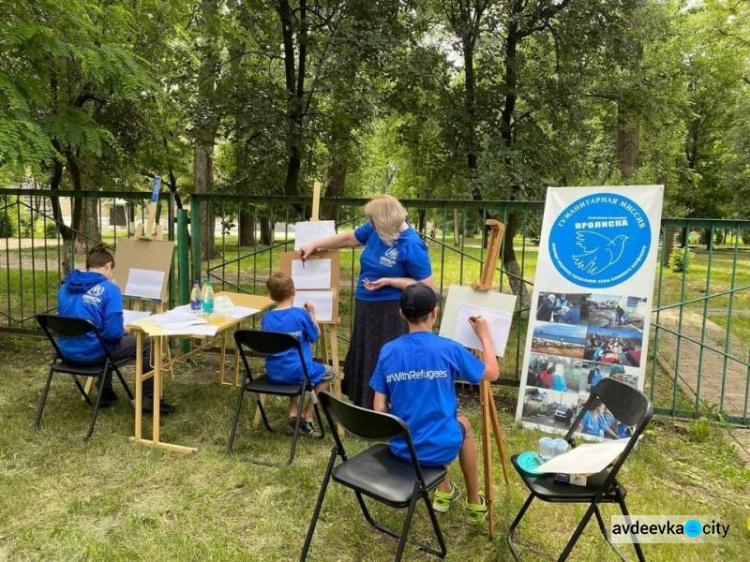 Команда гуманитарного центра «Пролиска - Авдеевка» провела авдеевским детям художественный масте-класс