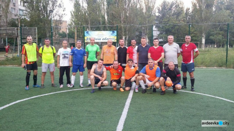 В Авдеевке ветераны сразились в турнире по мини-футболу (ФОТО)