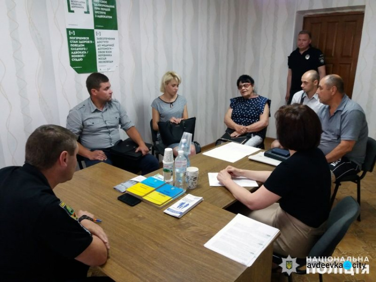 Жители Авдеевки поведали начальнику полиции Покровского отдела о своих проблемах (ФОТО)