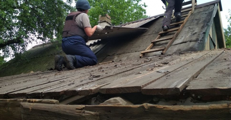 Спасатели восстанавливали поврежденное обстрелами жилье в Авдеевке, Марьинке и Красногоровке