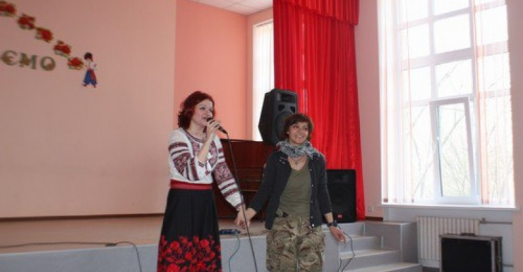 В Авдеевку с концертом приехали народные артисты Украины(ФОТО)