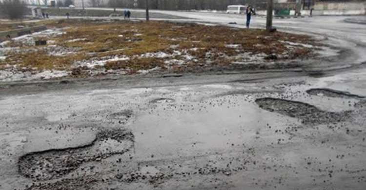 В Донецкой области более 1,5 тысячи км дорог после зимы признаны аварийными