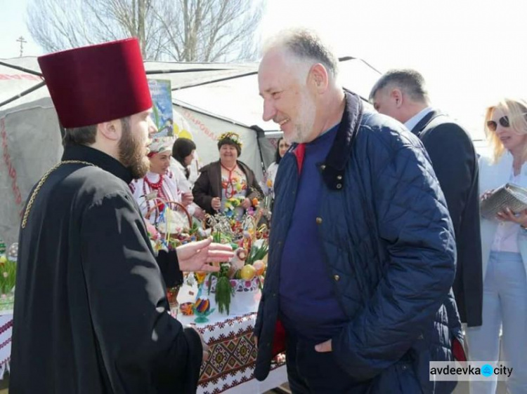 Жебривский пообещал Авдеевке постоянный областной пасхальный праздник (ФОТО)