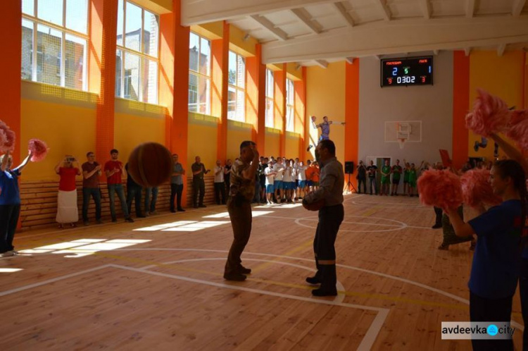 В Авдеевке торжественно открыли новый спортивный зал (ФОТО)