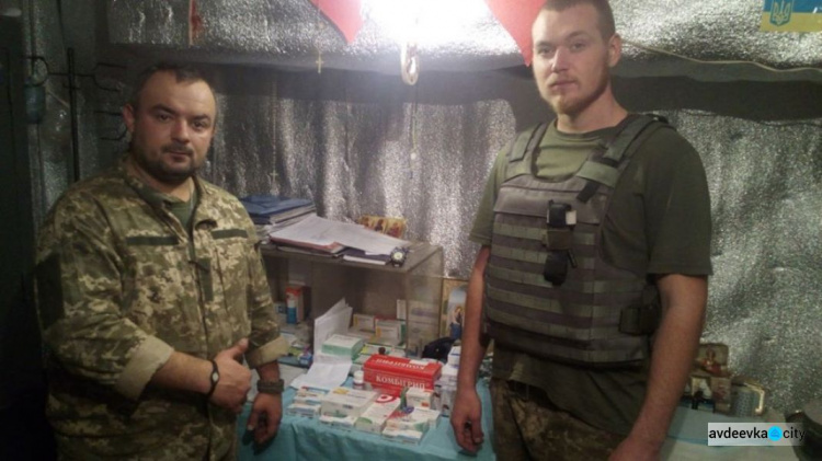 Авдеевские "симики" доставили помощь от волонтеров жителям прифронтового поселка и военным (ФОТО)