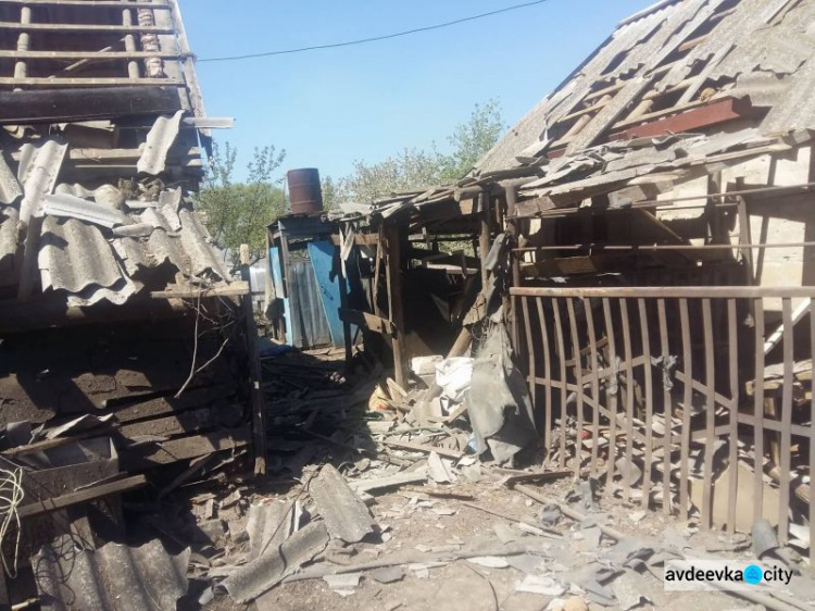 Зона ООС: на Донбассе есть потери с двух сторон, разрушены жилые дома, била артиллерия (ФОТО + ВИДЕО)