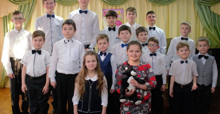 В авдеевской музыкальной школе устроили праздничный сюрприз (ФОТОФАКТ)