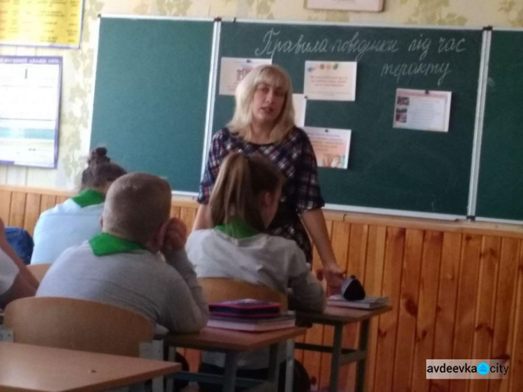 В Авдеевке детей учили правилам поведения во время теракта (ФОТО)