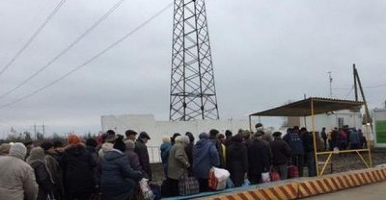 Донбасские КПВВ позора: власть не держит обещания, продолжаются страдания