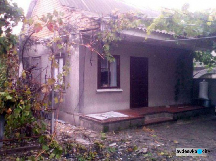 В прифронтовой Марьинке в результате минометного обстрела повреждены три дома (ФОТО)