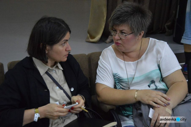 Озвучены проблемы мирных у фронта: Авдеевку посетила PR-директор компании СКМ