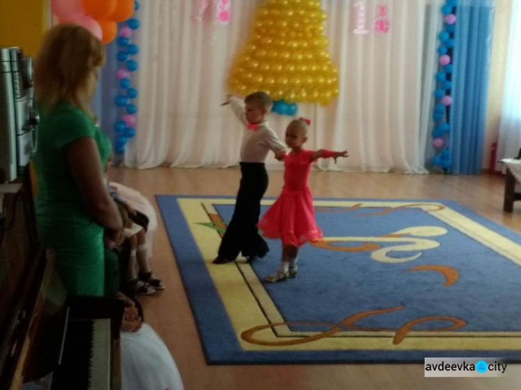 Авдеевские малыши прощались с беззаботным детством (ФОТО)