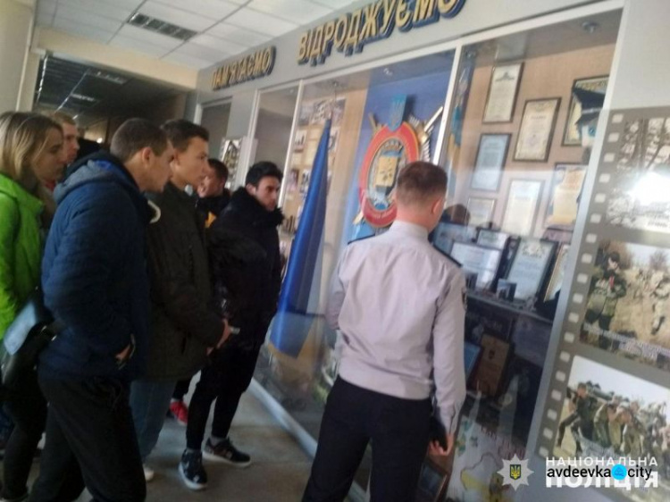 Авдеевские школьники попали в главный офис полиции Донетчины (ФОТО)