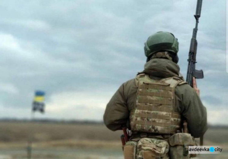 На Донбассе не утихает вражеский огонь