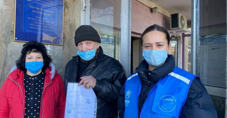 Центр "Пролиска-Авдеевка" помог пенсионеру подать документы для получения статуса "лицо без гражданства"