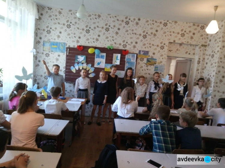 Школьники в Авдеевке провели акции во имя мира (ФОТО)