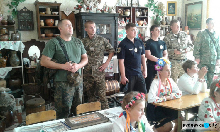 Для защиты Авдеевки прибыли новая группа полицейских из Хмельницка и Запорожья (ФОТО)