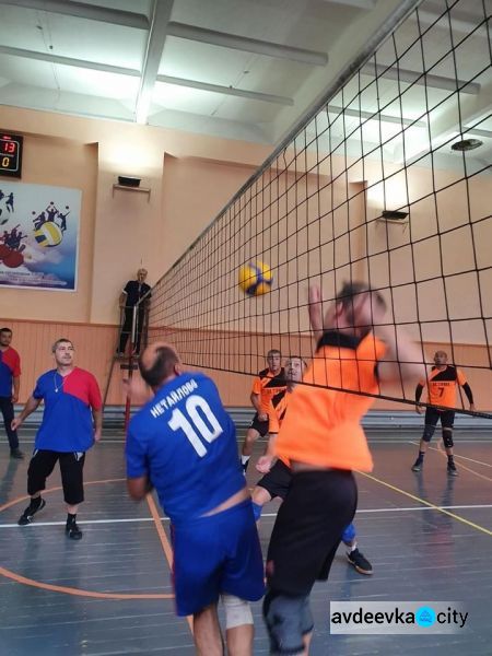 В Авдіївці пройшли змагання з волейболу серед ветеранів спорту