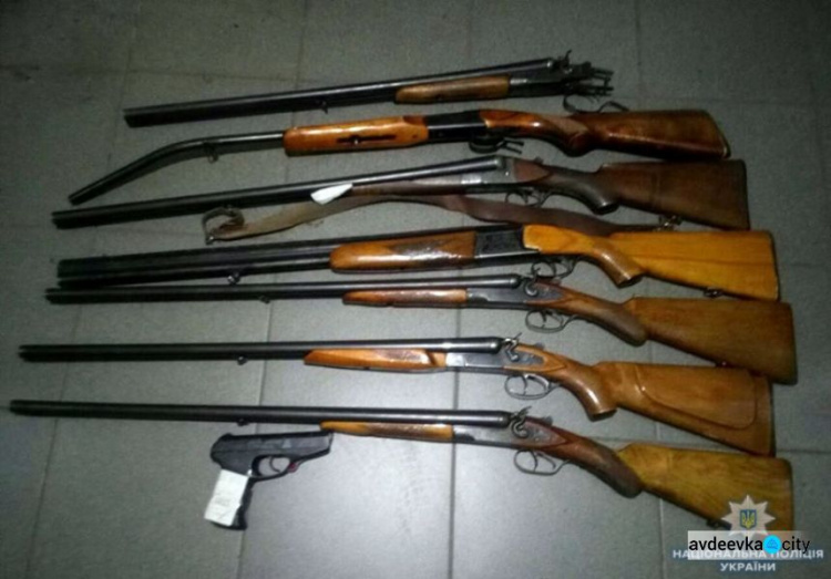 Жители Донетчины добровольно отдали полиции 235 единиц оружия, боеприпасы и взрывчатку (ФОТО)
