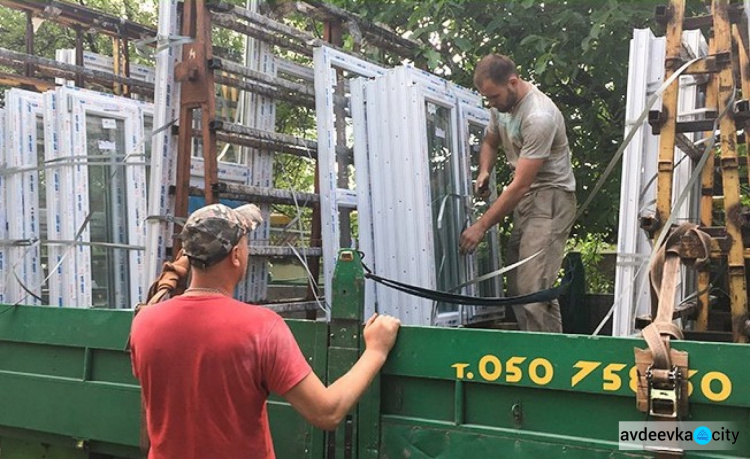 50 авдеевским семьям установили новые пластиковые окна (ФОТО)