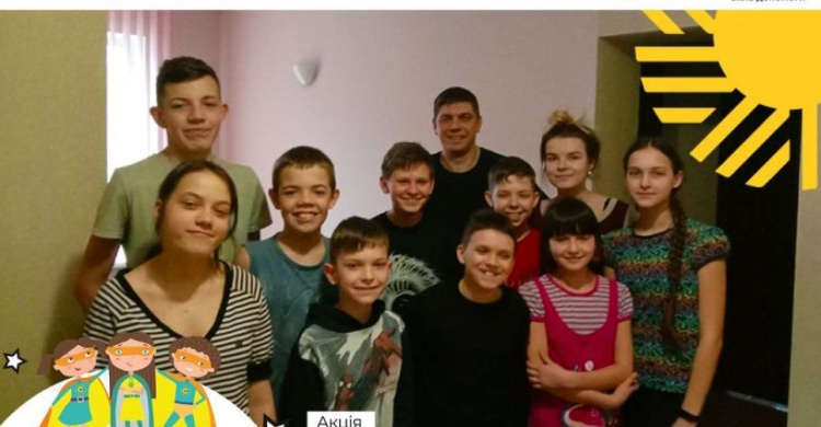 Около ста тысяч украинских детей получат подарки к Новому году от Фонда Рината Ахметова