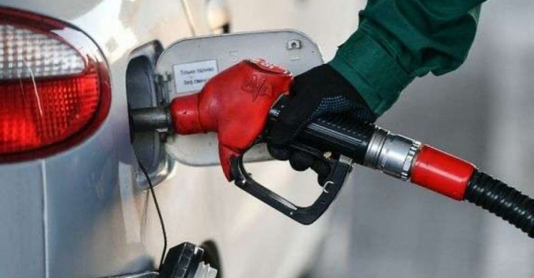 Ринок пального оживає: щодня в Україну заходять понад 230 бензовозів