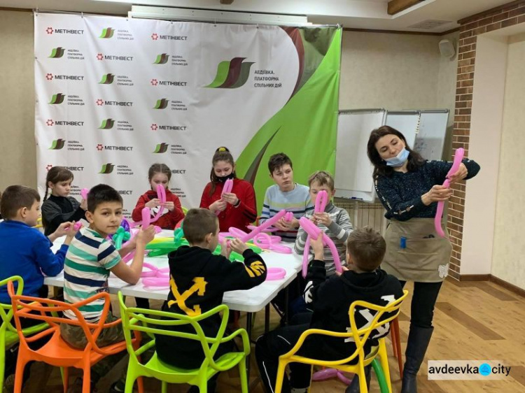 ОО «Авдеевка. Платформа совместных действий» провела предпраздничный мастер-класс для детей