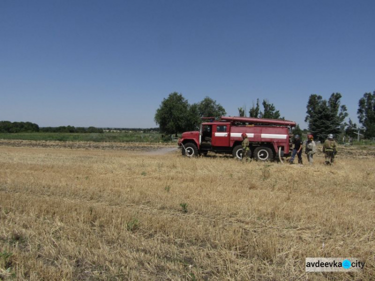 Спасатели Авдеевки оберегают поля от пожаров (ФОТО)