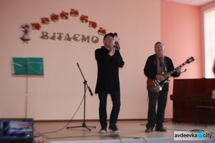 В Авдеевку с концертом приехали народные артисты Украины(ФОТО)