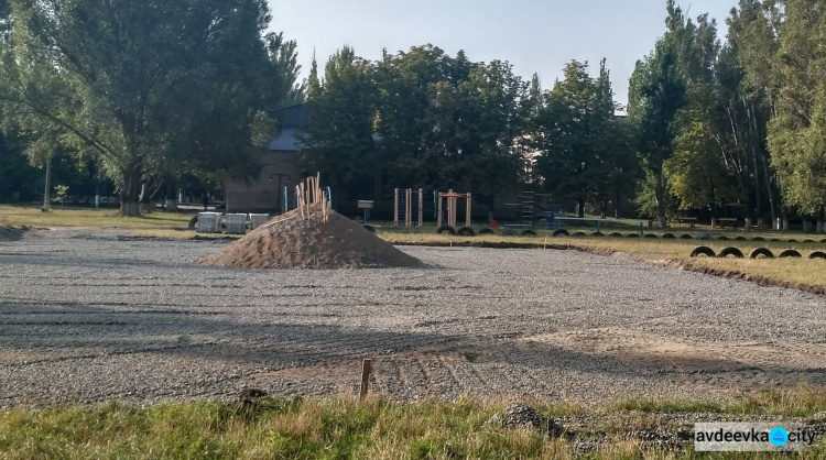 В Авдеевке приостановлено строительство нового футбольного поля из-за хулиганства местных подростков (ФОТО)