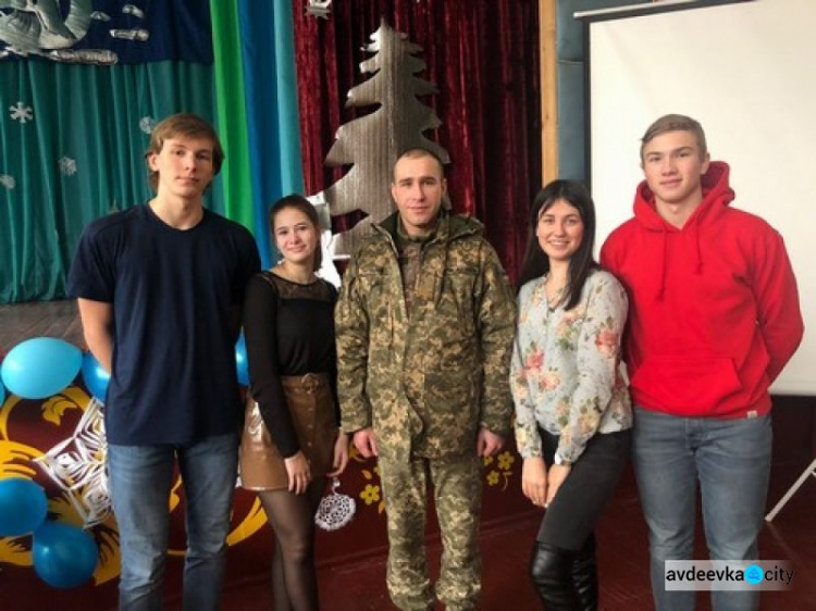 Представители военкомата провели встречу с авдеевскими  старшеклассниками