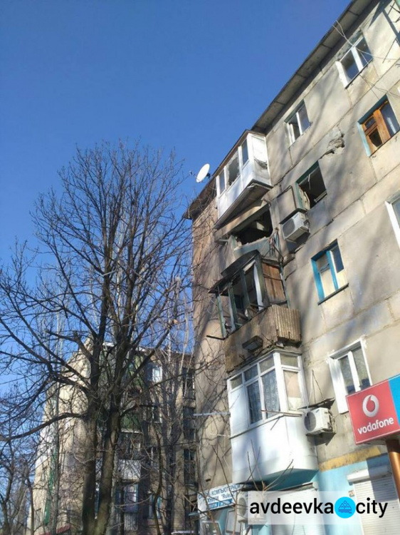 Жителей дома в Авдеевке, в который попал снаряд боевиков,  могут отселить – Жебривский