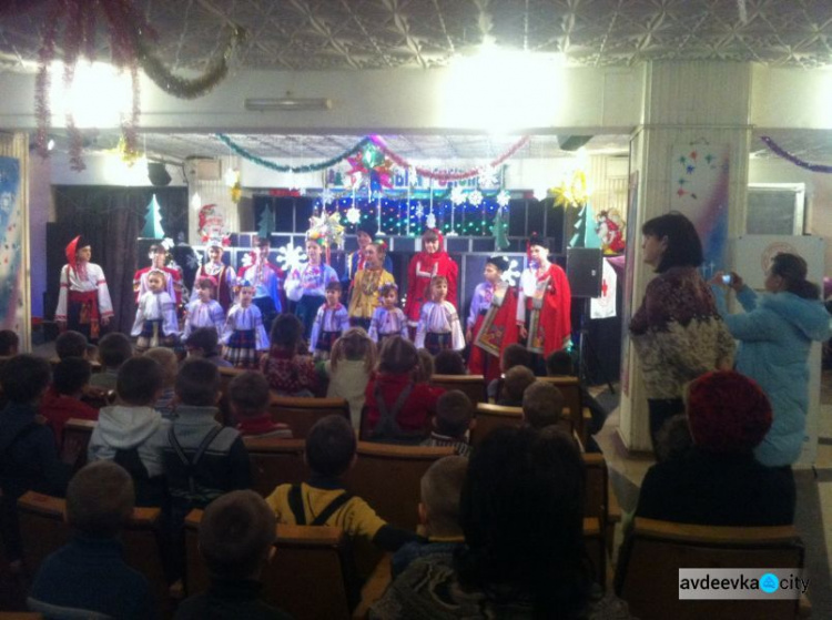 Волонтеры показали в Авдеевке новый спектакль: опубликованы фото