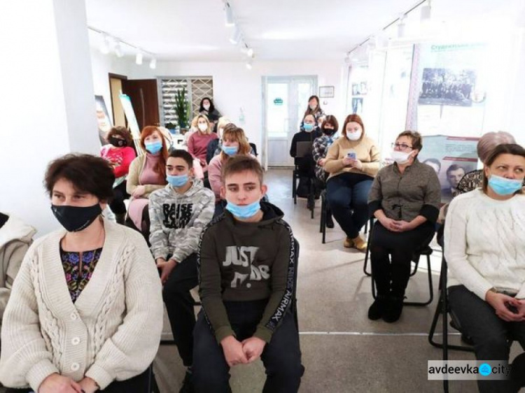 В Авдіївці відбулася панельна дискусія, присвячена Дню Соборності України