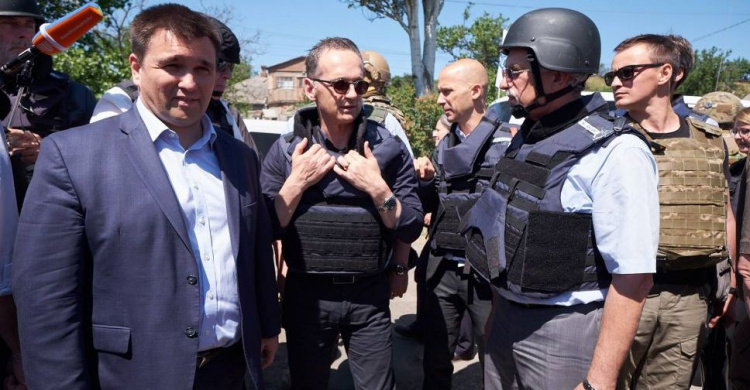 Прифронтовую зону Донбасса посетили главы МИД