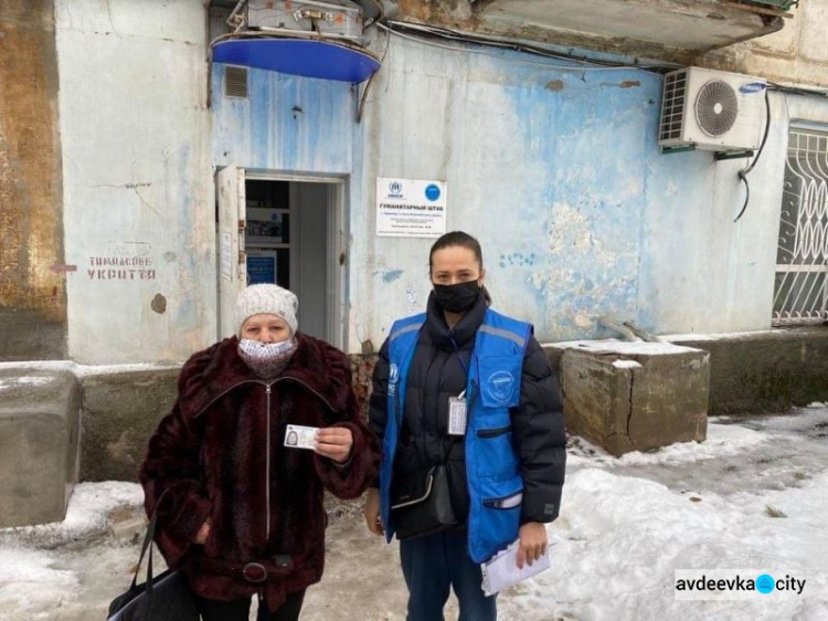 Сотрудники «Пролиска-Авдеевка» помогли двум переселенцам восстановить паспорта