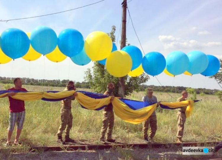 Из Авдеевки в Донецк полетел украинский флаг