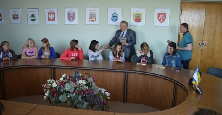 Дети из Авдеевки побывали в гостях у мэра Ровно (ФОТО)