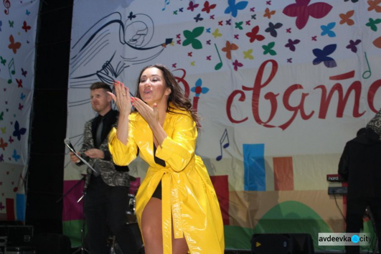 Как популярные артисты поздравили Авдеевку с Днём города: опубликовано видео