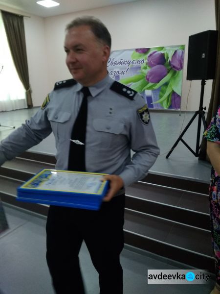 Полицейским в Авдеевке устроили яркий и душевный профессиональный праздник (ФОТО)