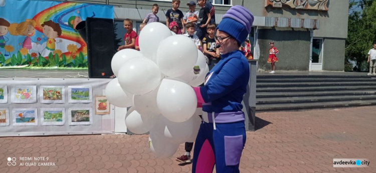 На площади Дворца культуры состоялся грандиозный праздник в честь Дня защиты детей (ФОТОФАКТ)