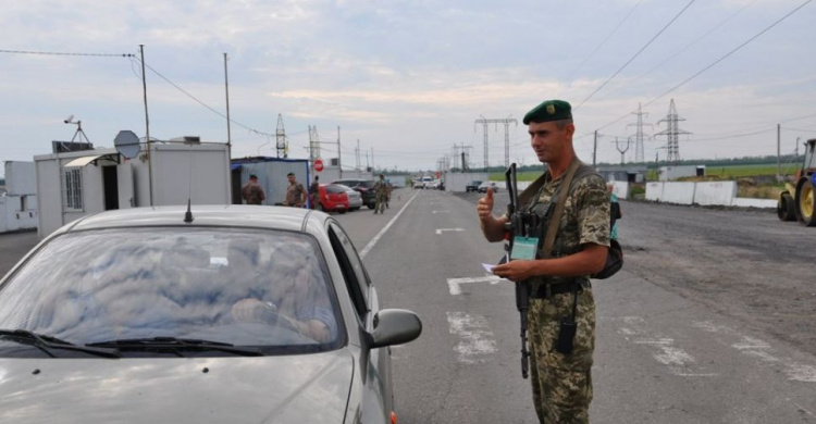 Для тринадцати человек пересечение КПВВ  на Донбассе вчера стало невыполнимой задачей