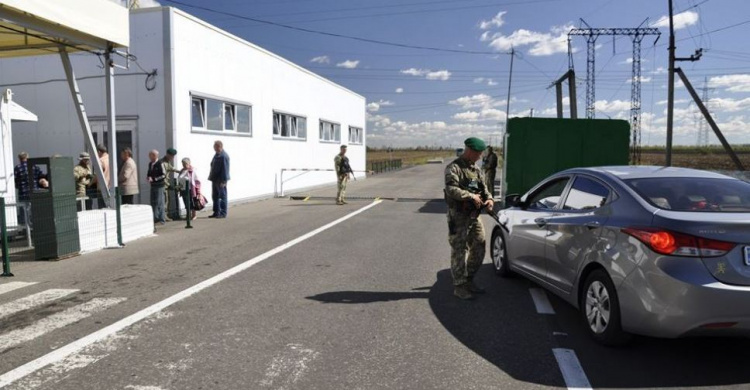 Неподконтрольный Донбасс оставили без смартфонов и обуви
