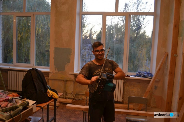Творцы молодёжного хаба в Авдеевке готовятся к открытию (ФОТО)