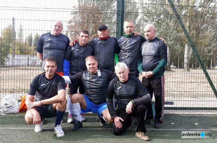 Авдеевские ветераны футбола провели матч памяти тренера Бориса Симонова