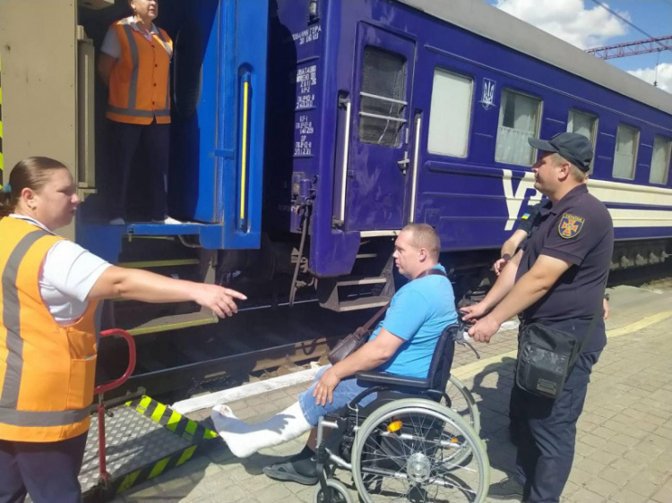 Рятувальники ДСНС допомогли евакуюватися вже майже 10 тисячам мешканцям Донеччини та Луганщини