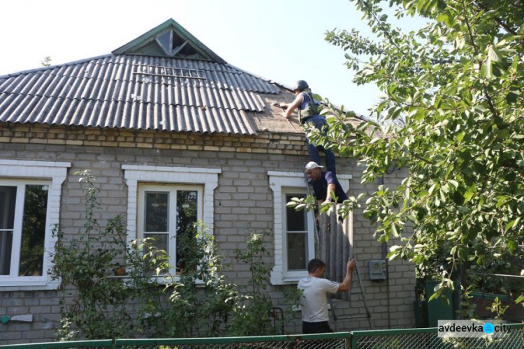 В Авдеевке шли ремонты по семи адресам (ФОТО)