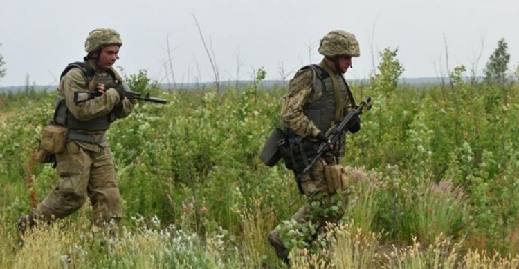За сутки на  Донбассе 36 обстрелов, ранен военный