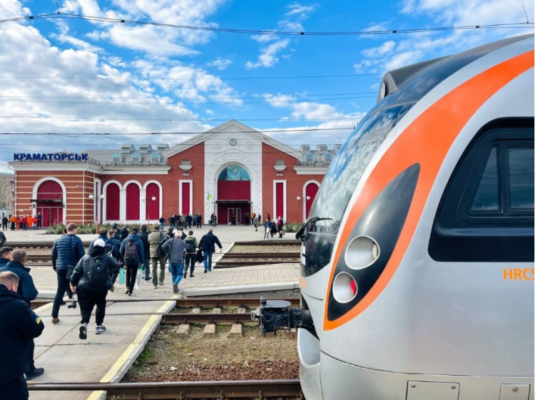 На Донеччині відновили рух потягів